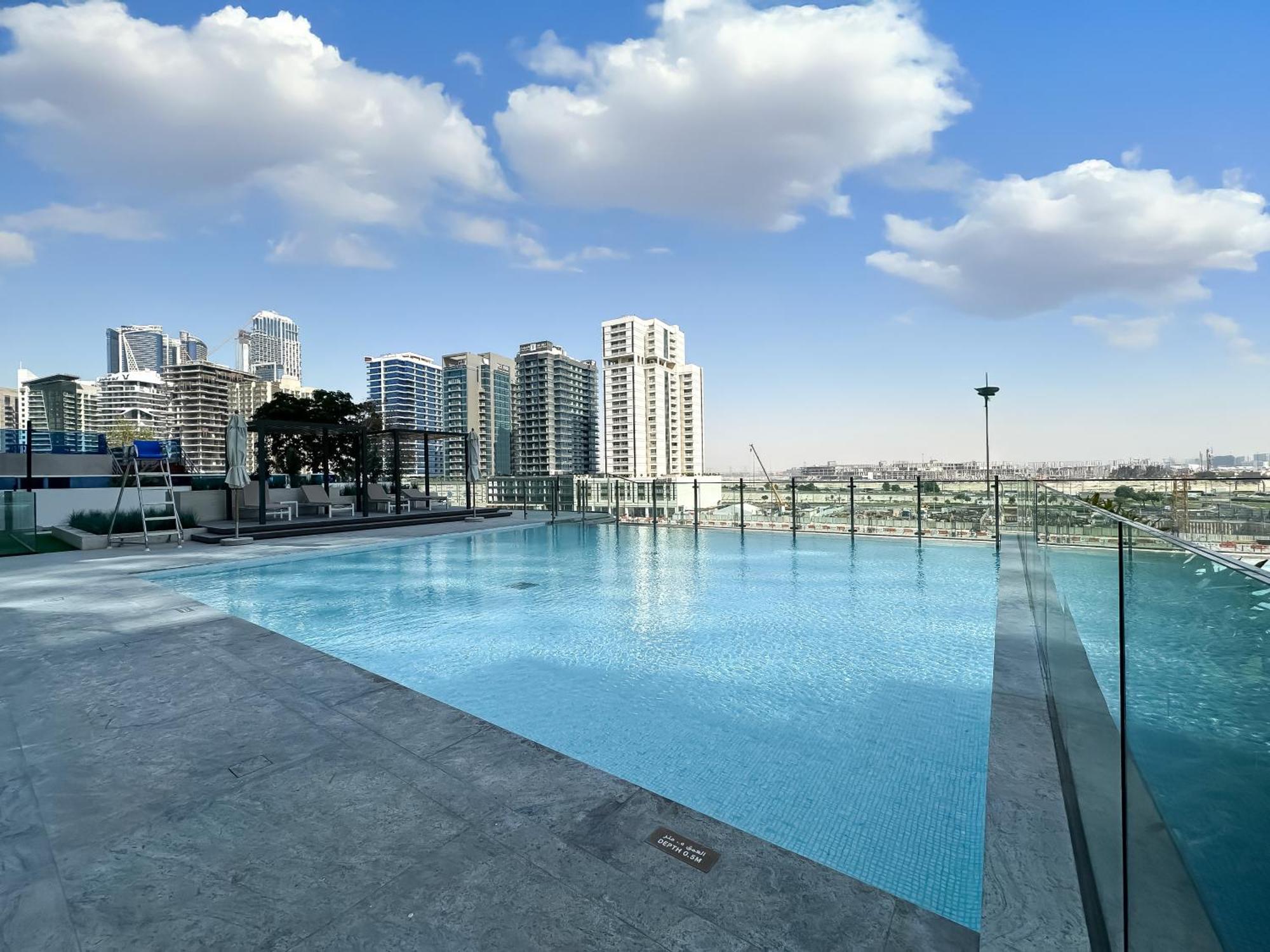 Luxe Living In The Heart Of Bbay W Jacuzzi * Dubai