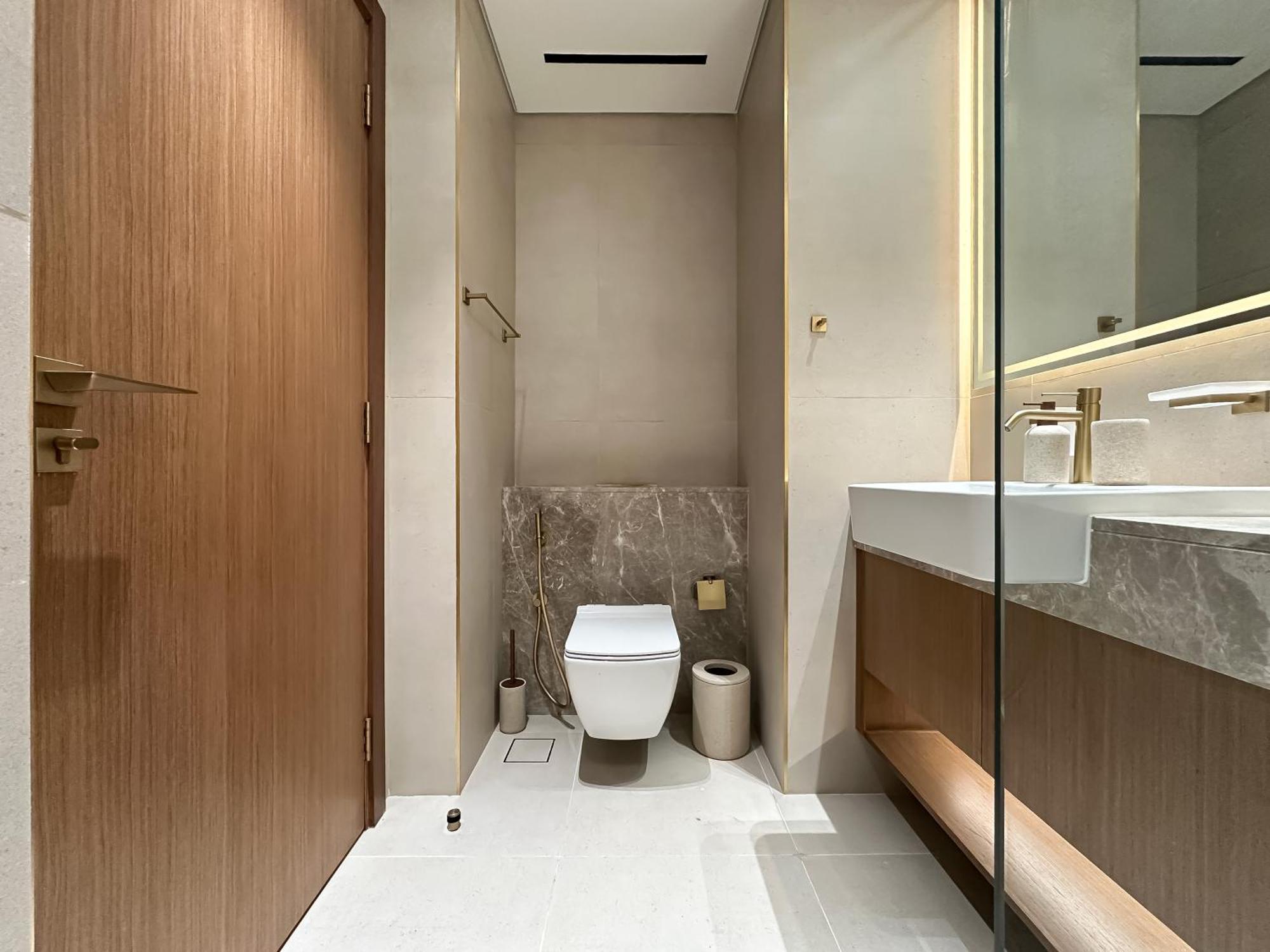 Luxe Living In The Heart Of Bbay W Jacuzzi Apartment