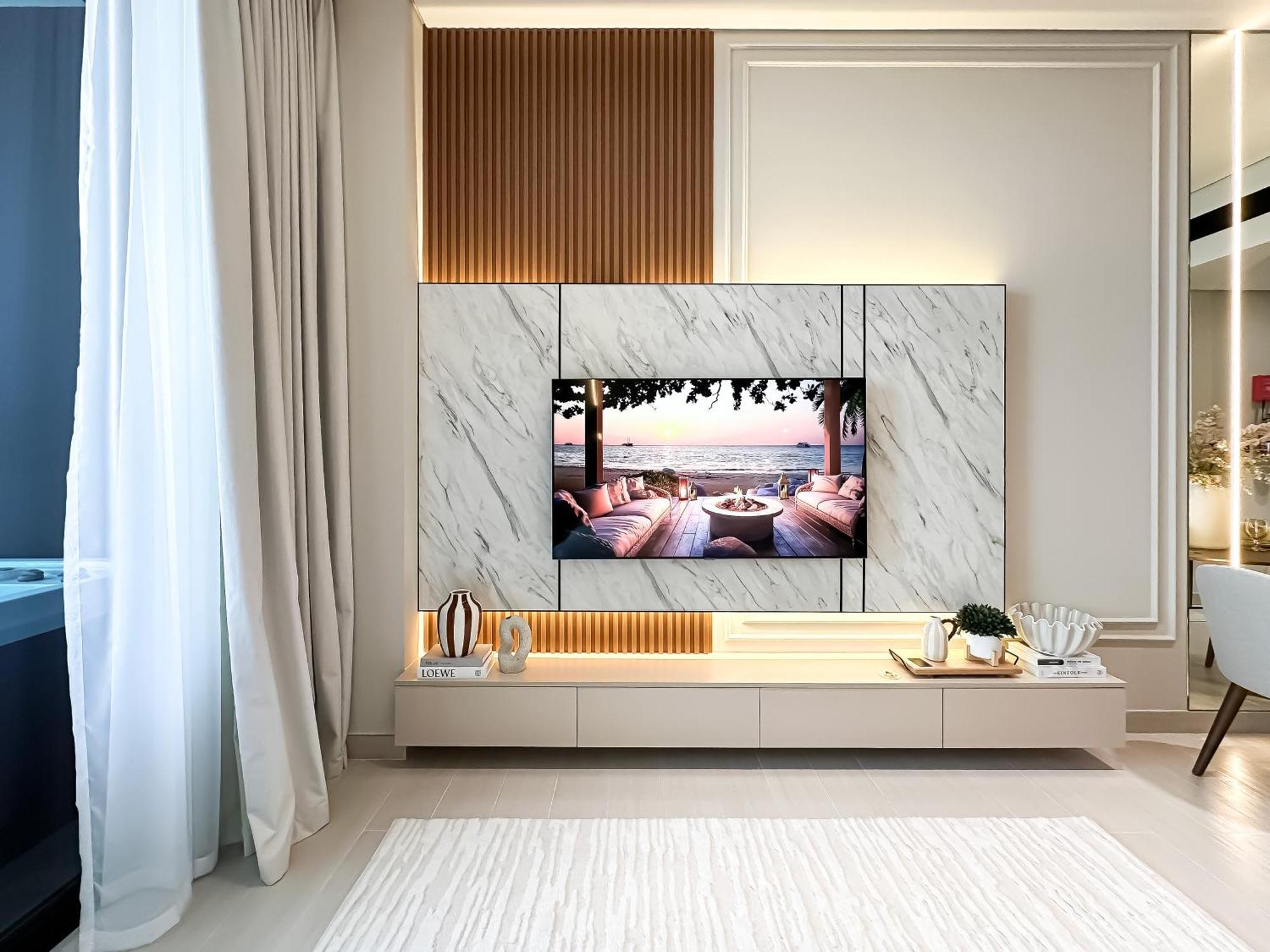 Apartment Luxe Living In The Heart Of Bbay W Jacuzzi Dubai