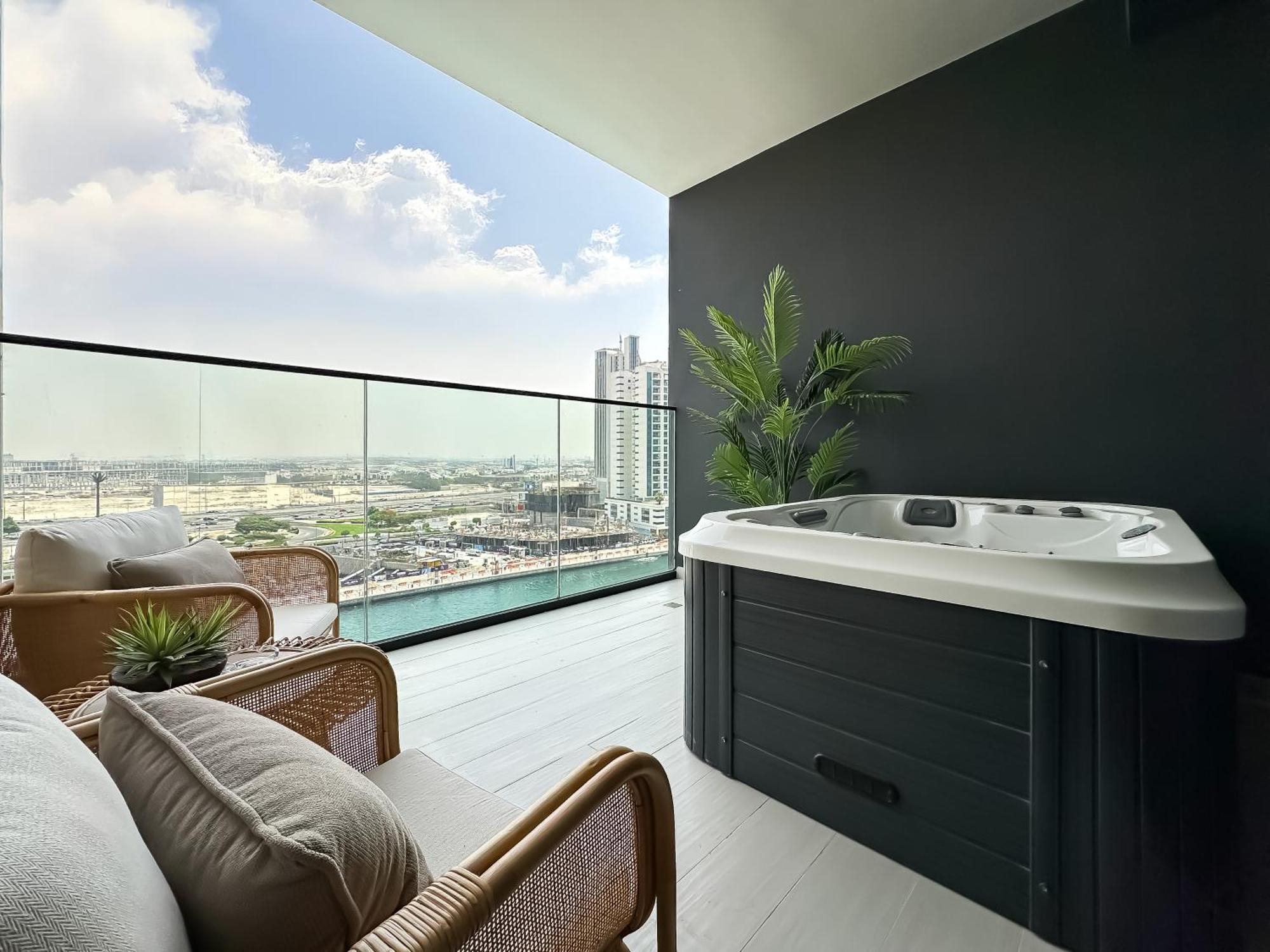 Apartment Luxe Living In The Heart Of Bbay W Jacuzzi